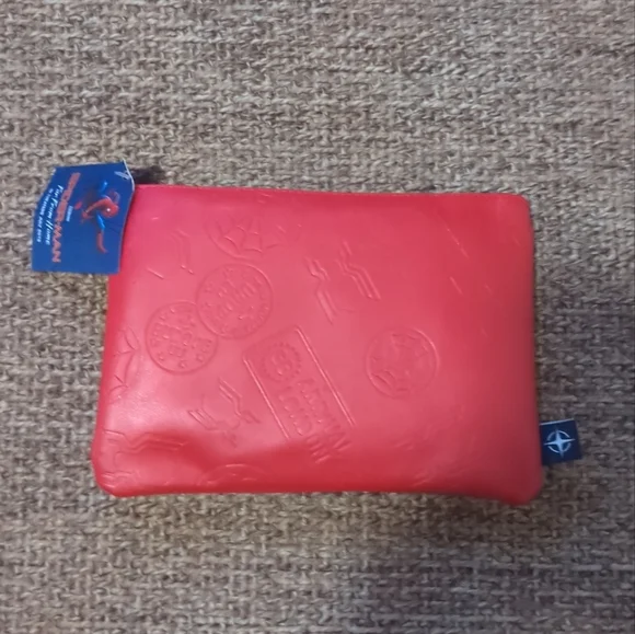 New SPIDERMAN UNITED AIRLINES Business First Class Amenity Kit Bag Unopened - Picture 6 of 7